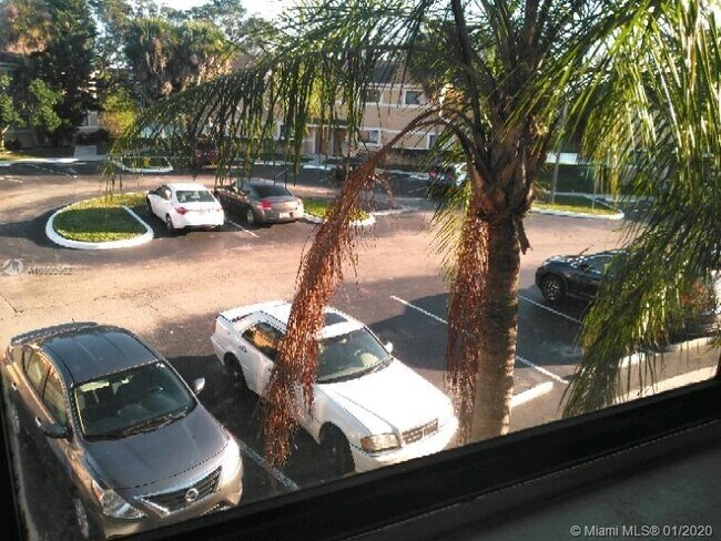 Building Photo - 9451 S Palm Cir S   Pembroke Pines Fl 33025