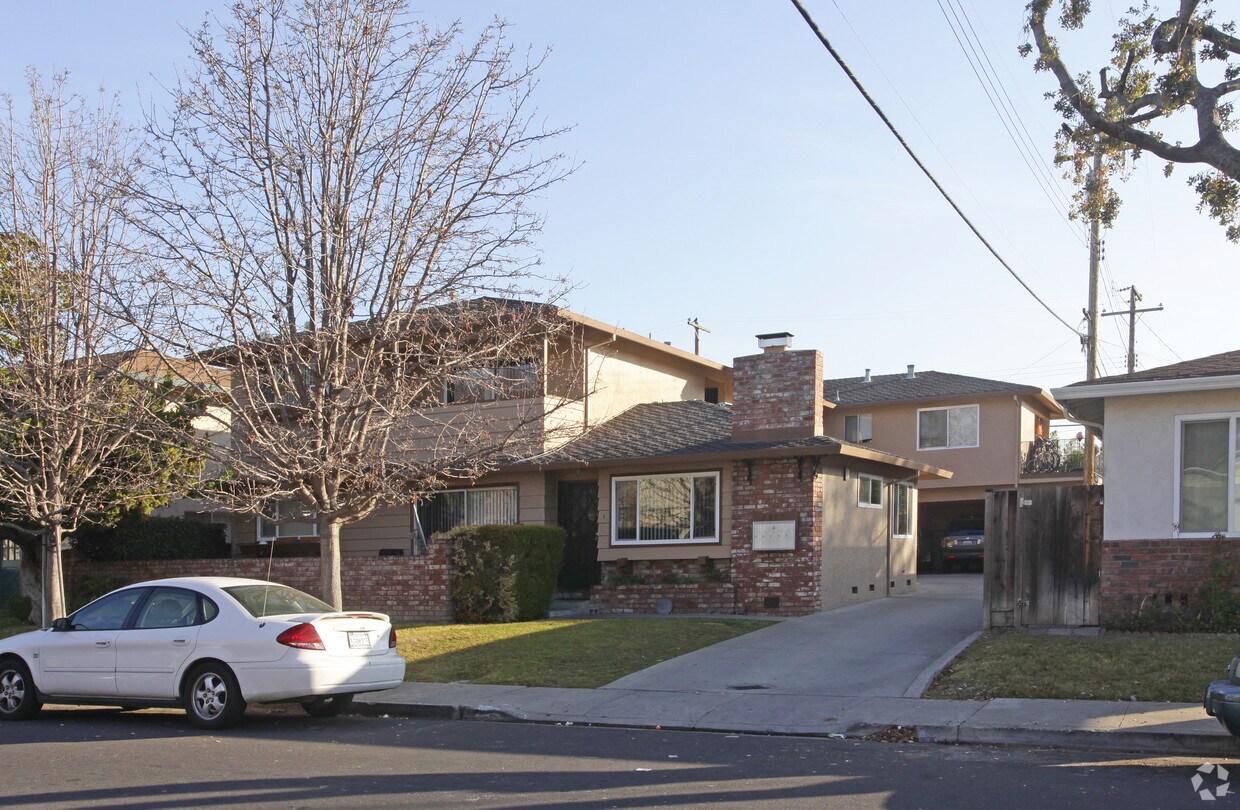 Primary Photo - 2077 Sahara Way