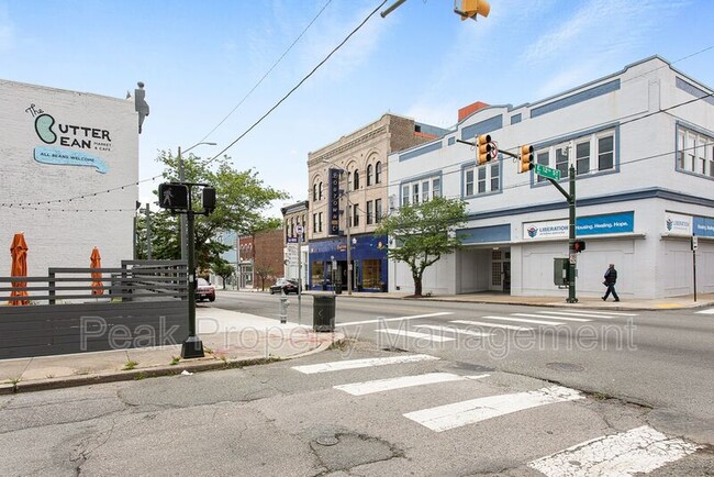 Building Photo - 1124 Hull St