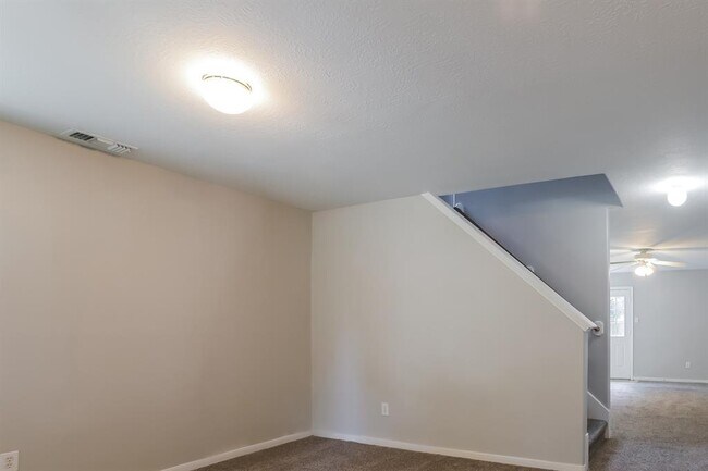 Building Photo - 18507 Autumn Hills Dr