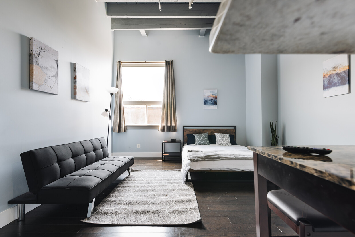Foto principal - 235 Orient Ave