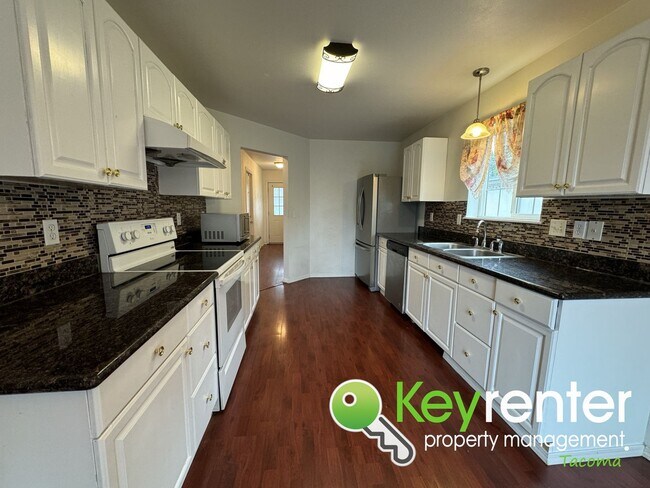 Building Photo - Incredible 3Bed/2.5Bath Pacific Home!