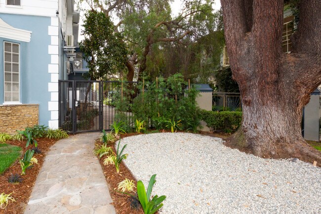 Building Photo - 1344 N Alta Vista Blvd