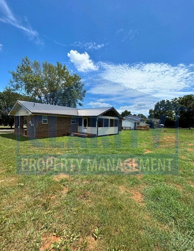 Foto del edificio - Three bedroom ranch-style home!
