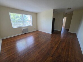 Building Photo - 136 Kenilworth Avenue Northeast