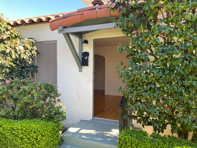 Building Photo - 1811 Veteran Ave
