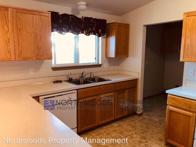 Foto del edificio - 4 br, 2 bath House - 1310 A Talent Ave