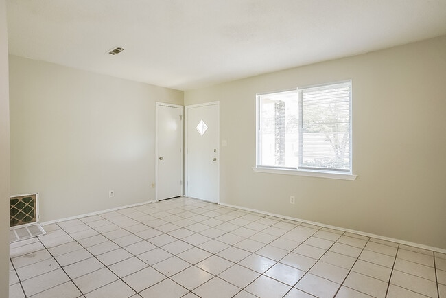 Building Photo - 3510 Southwick Rd