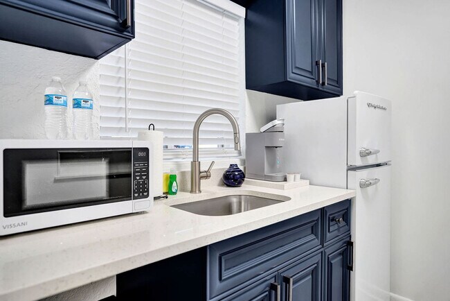 Foto del edificio - 101 Lucerne Ave