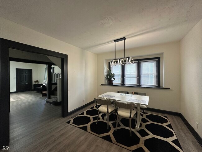 Building Photo - 3003 N Park Ave