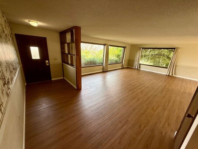 Building Photo - Beautiful Golf Course Home | 2 Bed • 2 Bath • Bonus Room