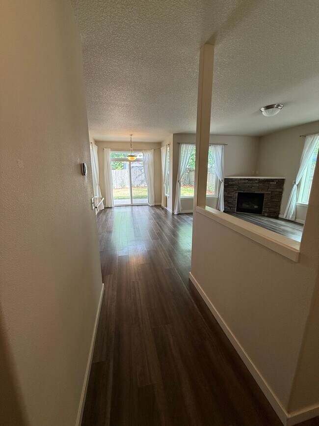 Foto del edificio - Gorgeous 4Bd/2.5Ba Craftsman Home in East Vancouver!