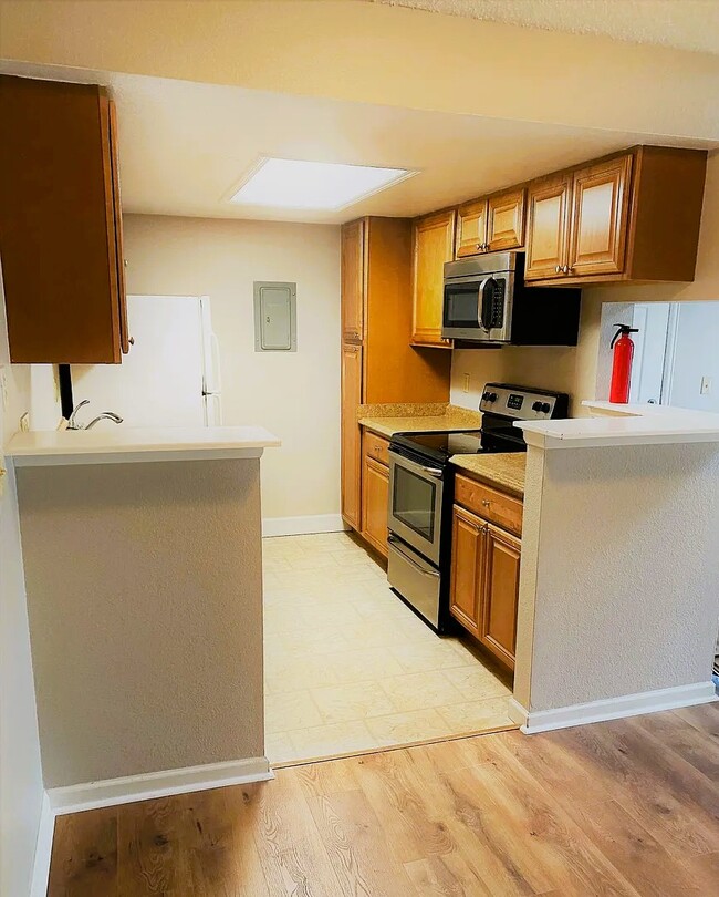 Building Photo - 8225 Fairmount Dr
