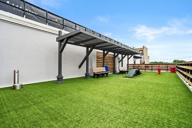 Foto del edificio - The GoodWynn at Town Brookhaven by ARIUM