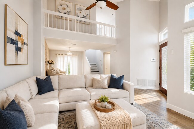 Foto del edificio - Charming 3-Bedroom, 2.5-Bathroom Home in East Lake Chula Vista!