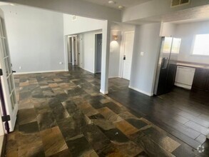 Building Photo - 819 Madeira Dr SE