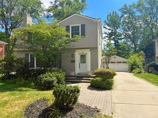 Building Photo - 906 Putney St