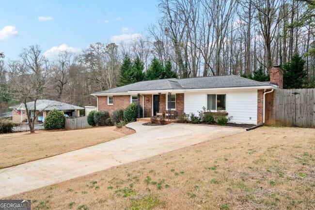 Building Photo - 3235 Highland Dr SE