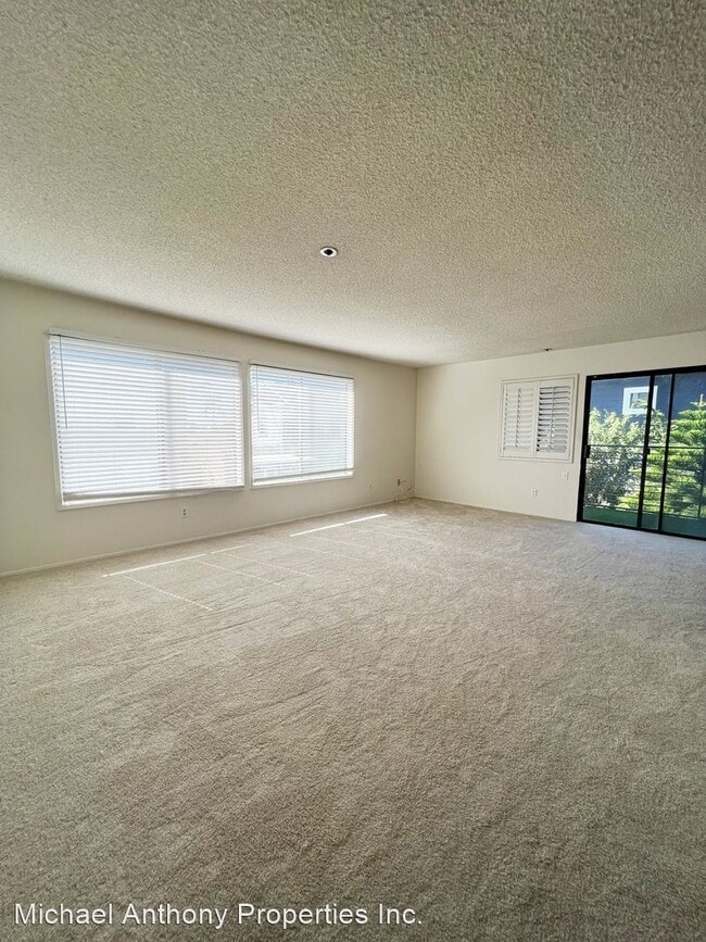 Building Photo - 2 br, 2 bath House - 2939 Laurel St #204