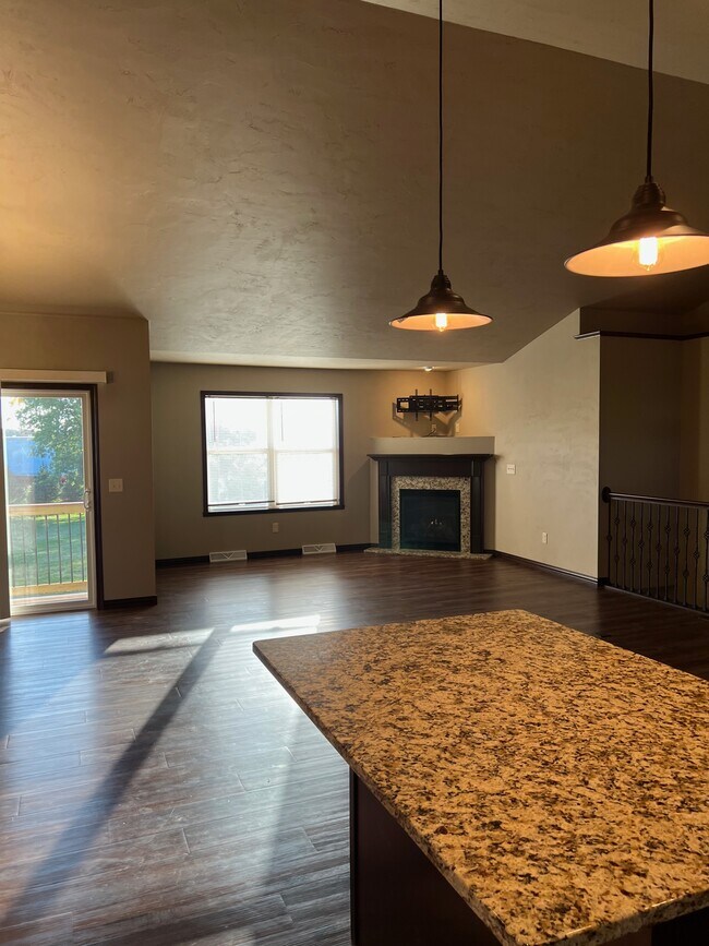 Building Photo - 6867 Melony Ct