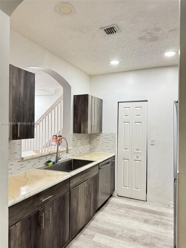 Foto del edificio - 4279 NE 10th Ct