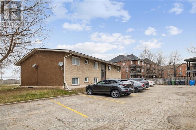 Building Photo - 2350-2350 Queensway Dr