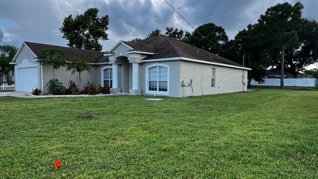 Foto del edificio - 1166 SW Heather St