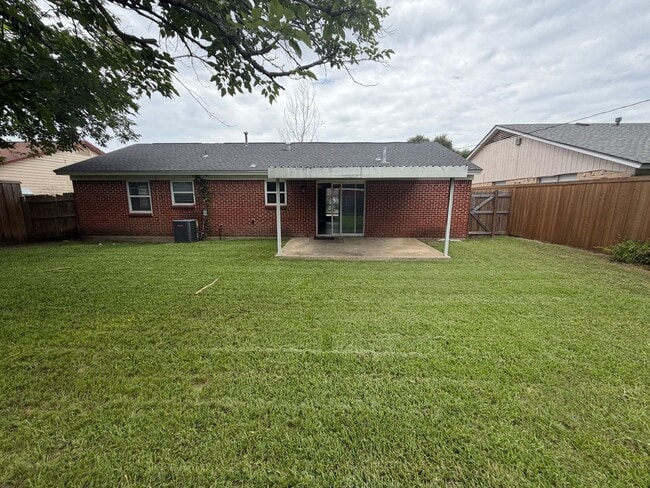 Building Photo - 2812 Bamboo St