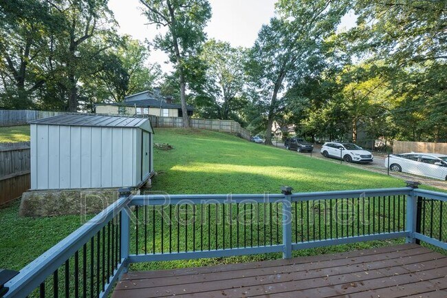 Foto del edificio - 1331 Memorial Dr SE