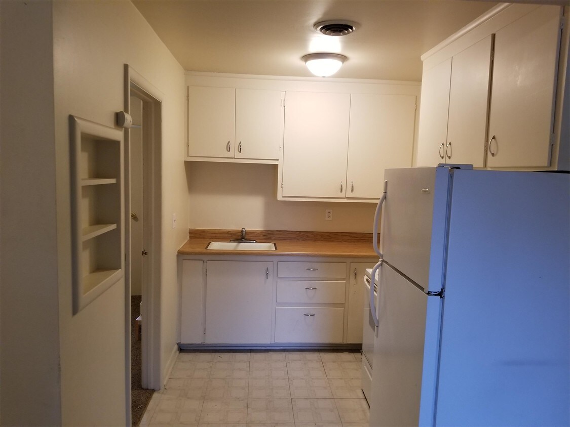 Foto principal - 6618 E 2nd Ave
