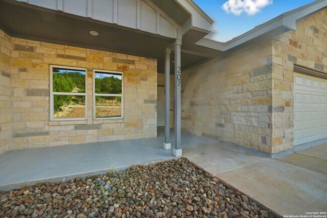 Foto del edificio - 207 Deer Oaks Dr