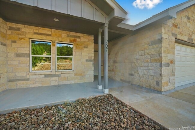 Photo - 207 Deer Oaks Drive House