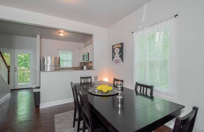 Foto del edificio - 906 Greenwood Ave NE