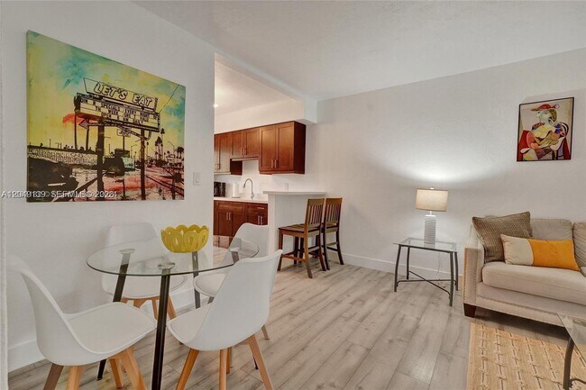 Foto del edificio - 361 NW 103rd St
