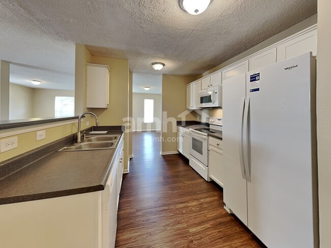 Foto del edificio - 13404 All American Rd