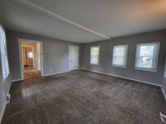 Foto del edificio - 1 Bedroom home with garage!