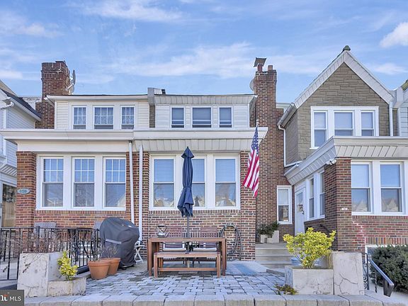 Front - 657 Gerhard St Townhome