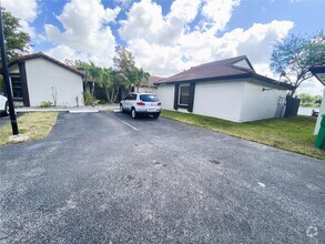 Building Photo - 4825 SW 152nd Ct