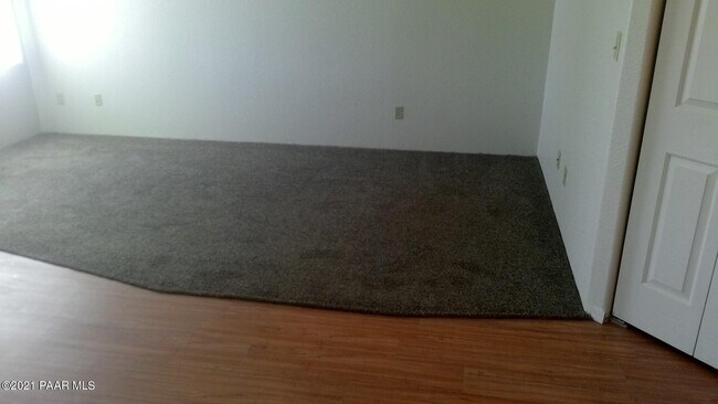 Foto del edificio - 3217 N Hedgewood Dr