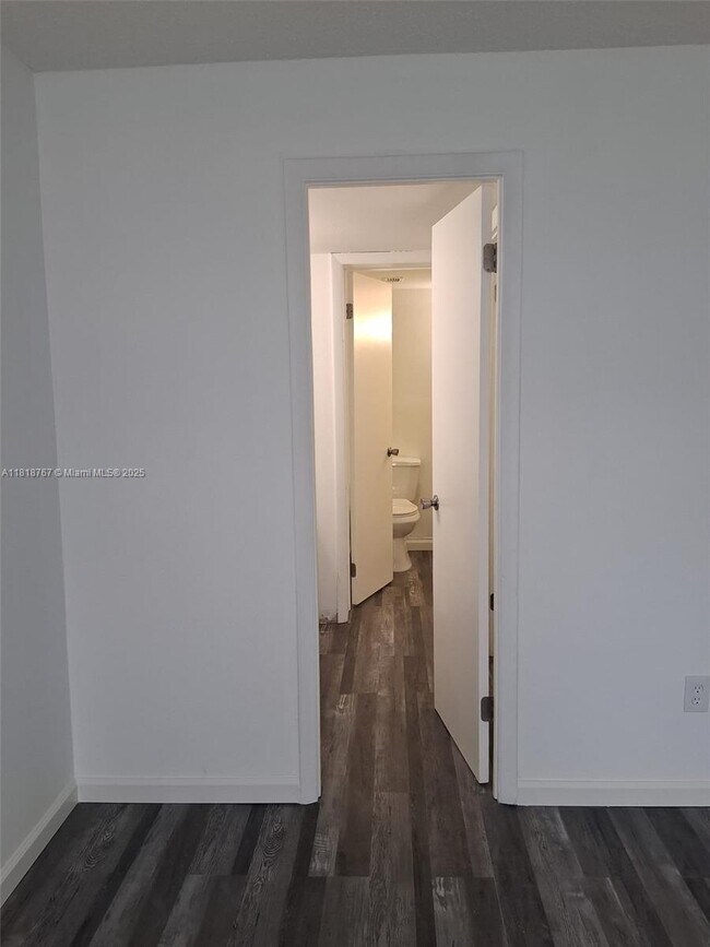 Foto del edificio - 492 NW 165th St