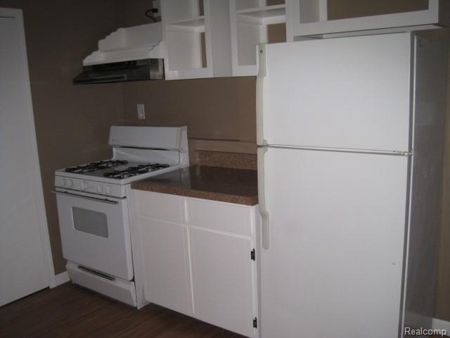 Building Photo - 23416 Easterling Ave