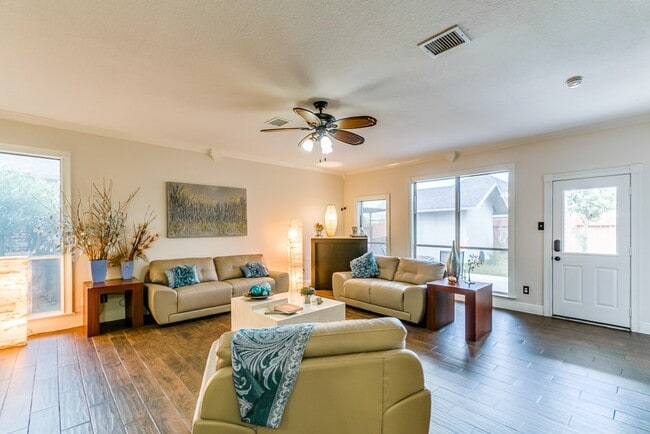 Building Photo - 3715 Slocom Dr