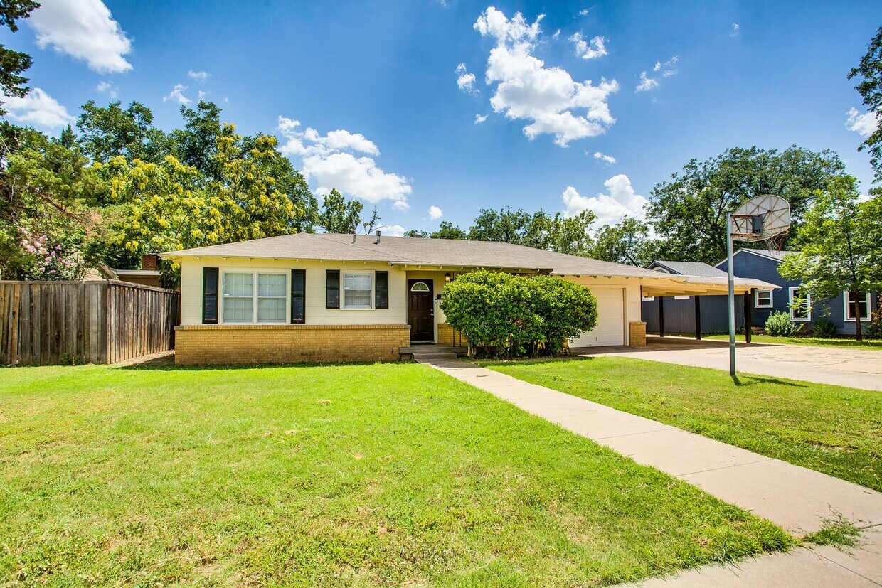 Primary Photo - Pre-leasing for July!