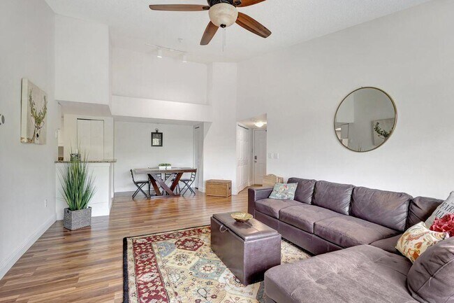 Building Photo - 1400 Crestwood Ct S