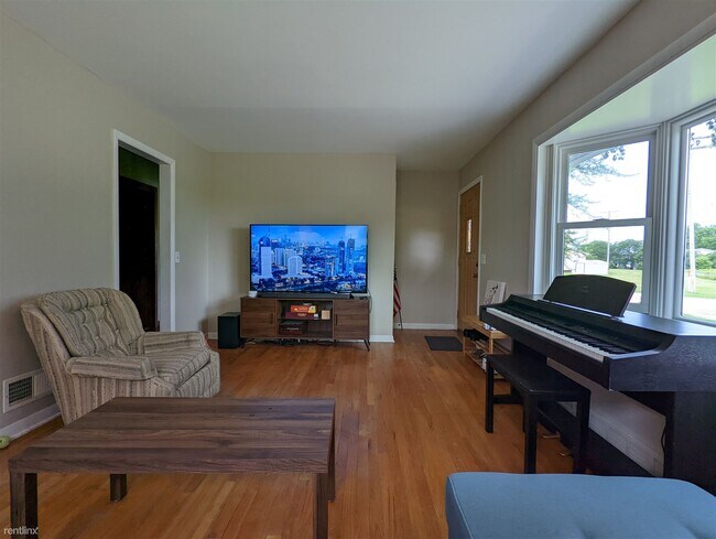 Foto del edificio - 3 br, 2 bath House - 3841 Ridgeway Avenue