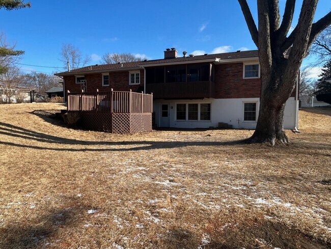 Building Photo - 1511 Hillcrest Ct