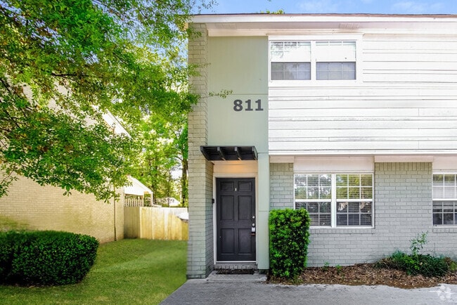 Building Photo - 811 Von Kolnitz Rd