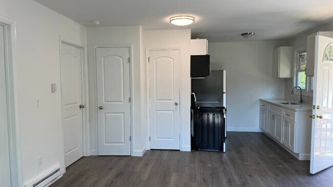 Foto del edificio - 224 Grape Hollow Rd