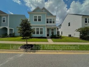 Building Photo - 125 Trumpet Vine Dr
