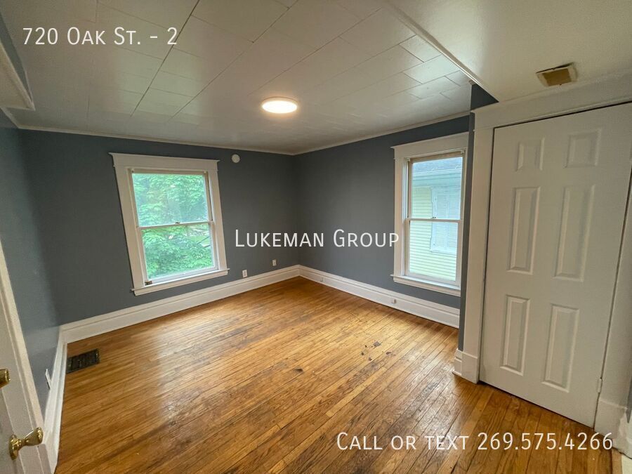 Primary Photo - 720 Oak St